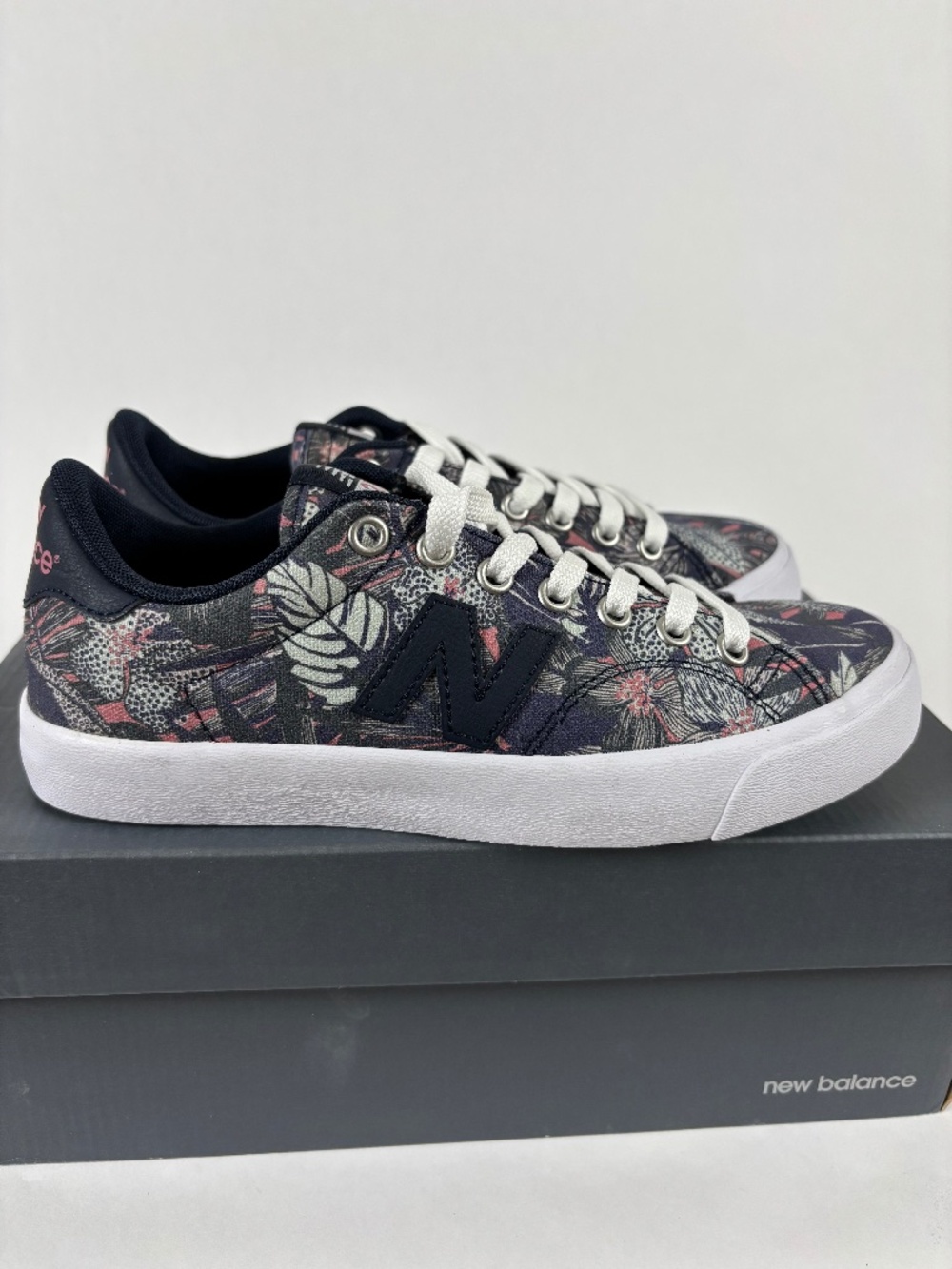 New Balance AM210FBL Floral Print Skate/Court Shoes, Blue/ White, Men’s Size 4.5